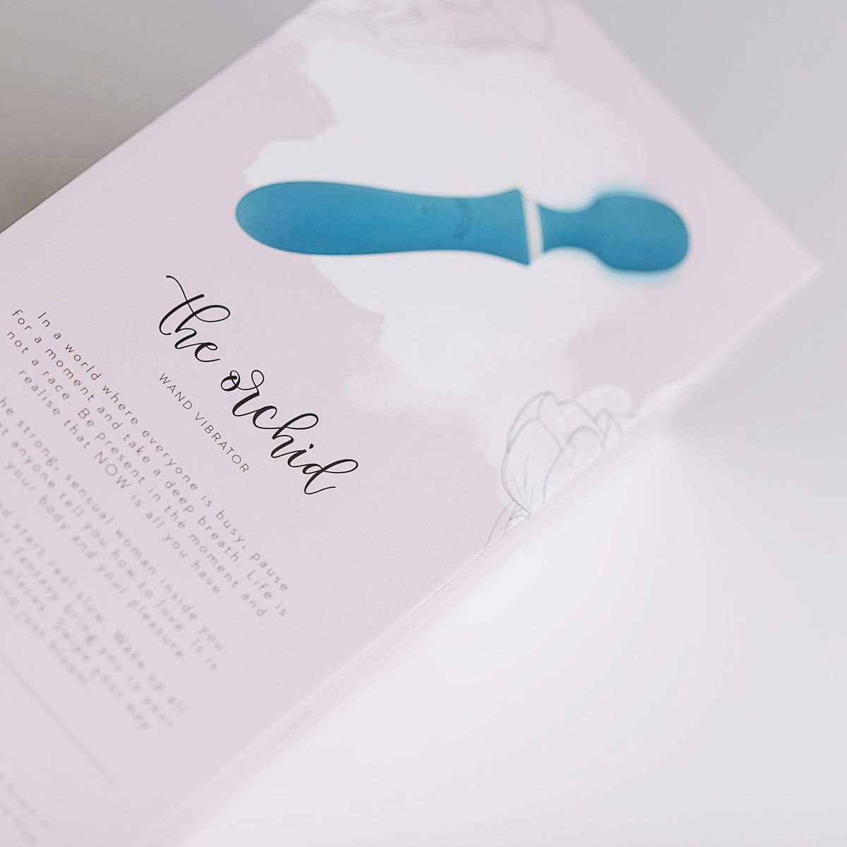 The Orchid - Wand Vibrator mit Swipe-Technologie - Bloom Kollektion