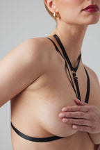 Christine - Strappy Harness Bralette Secret Love schwarz - Oberkörper 02