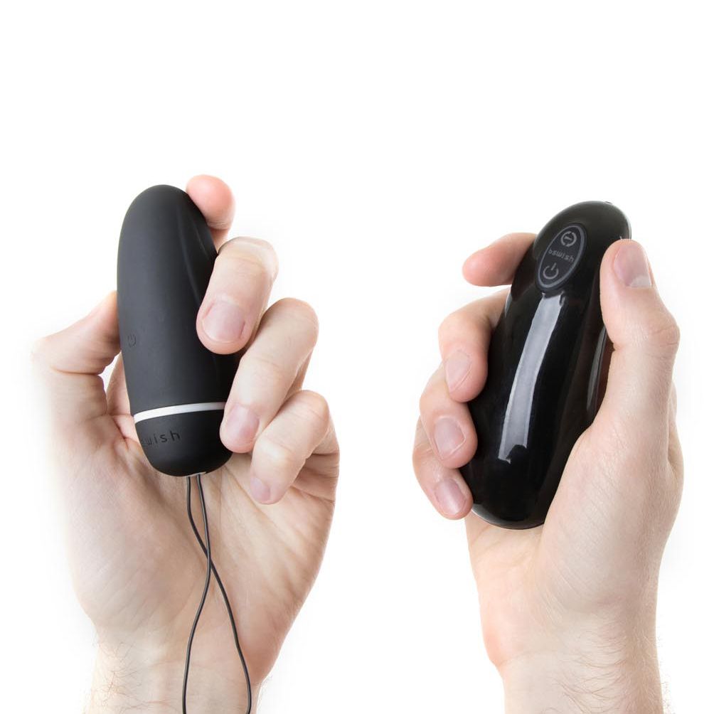 B Swish - bnaughty Deluxe Unleashed Bullet Vibrator mit Fernbedienung - Schwarz