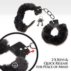 XR Brands - Cuffed In Fur Handschellen - Schwarz