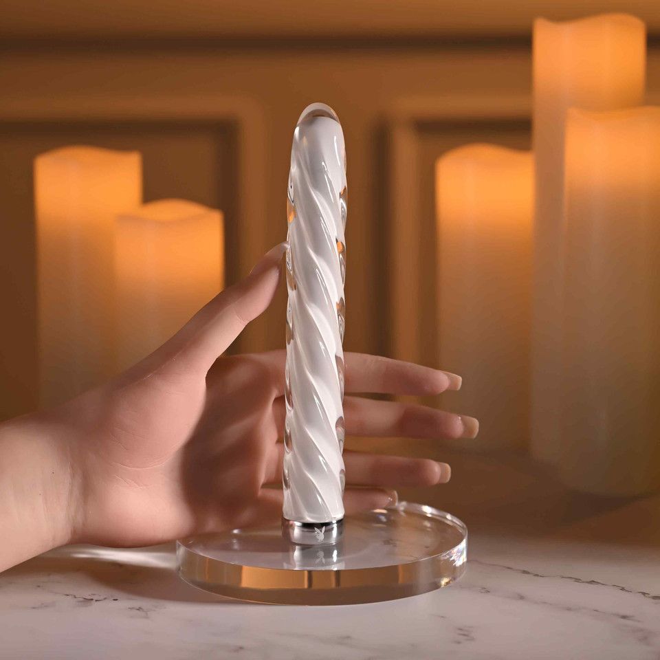 Playboy - In A Twist Glasvibrator - Spiralstruktur mit 10 Vibrationsstufen